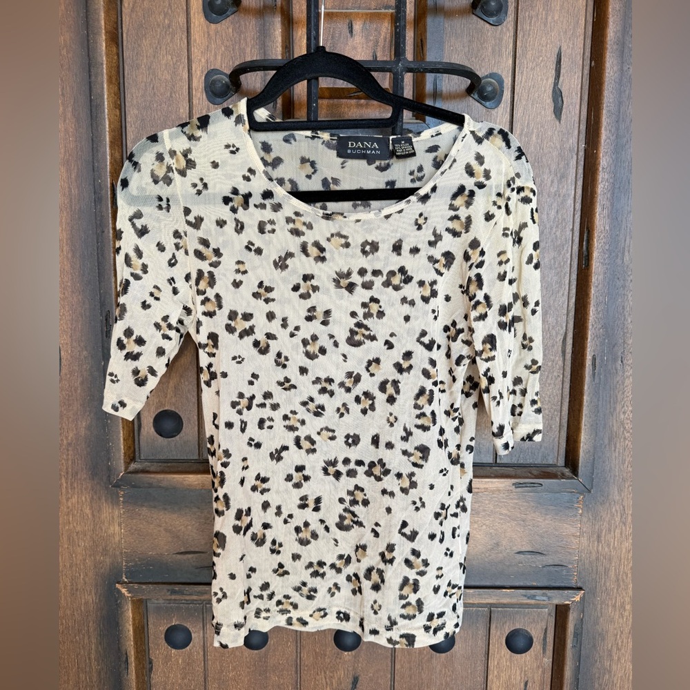 Dana Buchman Beige Leopard Print Short Sleeve Top y2k vintage top